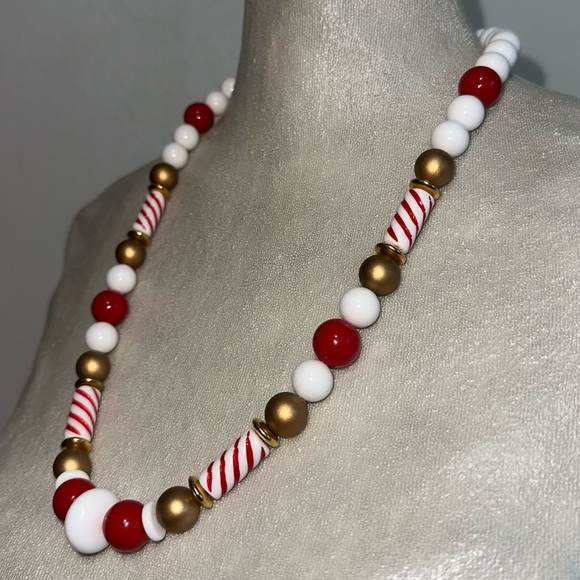 Vintage Red, White, and Gold Beaded Necklace - Picture 4 of 8